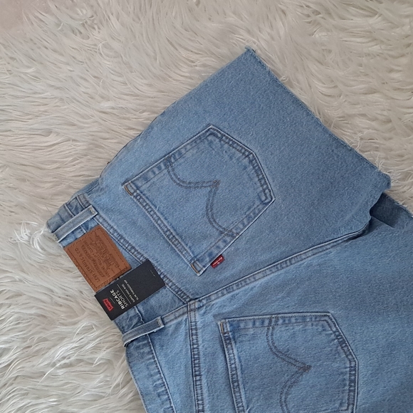 Levi's Ribcage shorts size 28 - Picture 3 of 6